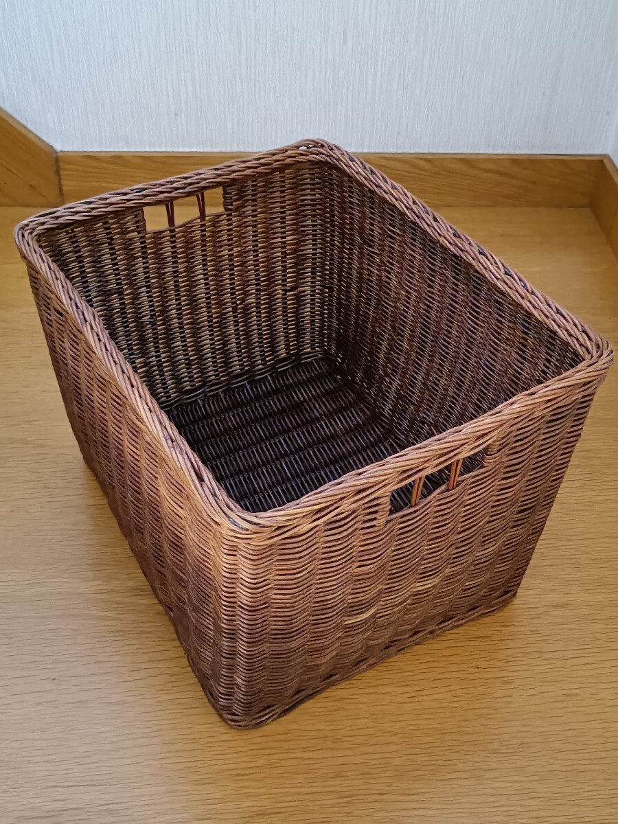 ラタン 籐 天然素材とう かご 洗濯カゴ 着替え ランドリー バスケット 整体 エステ 更衣室 物入れ 持ちて付 脱衣カゴ 北欧 風呂かご拍卖