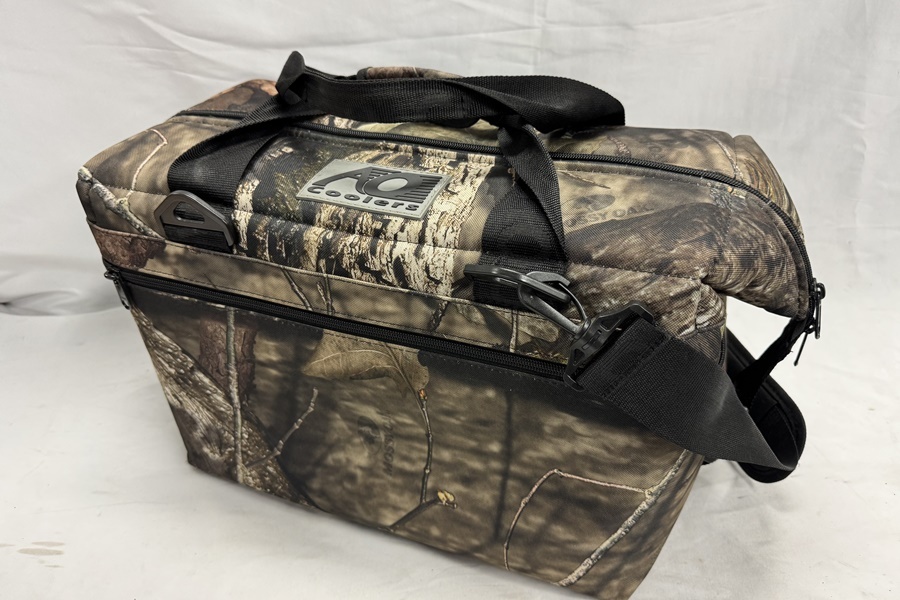 【送料無料】東京)◇AO Coolers エーオークーラー キャンバス ソフトクーラー 24パック モッシーオーク拍卖