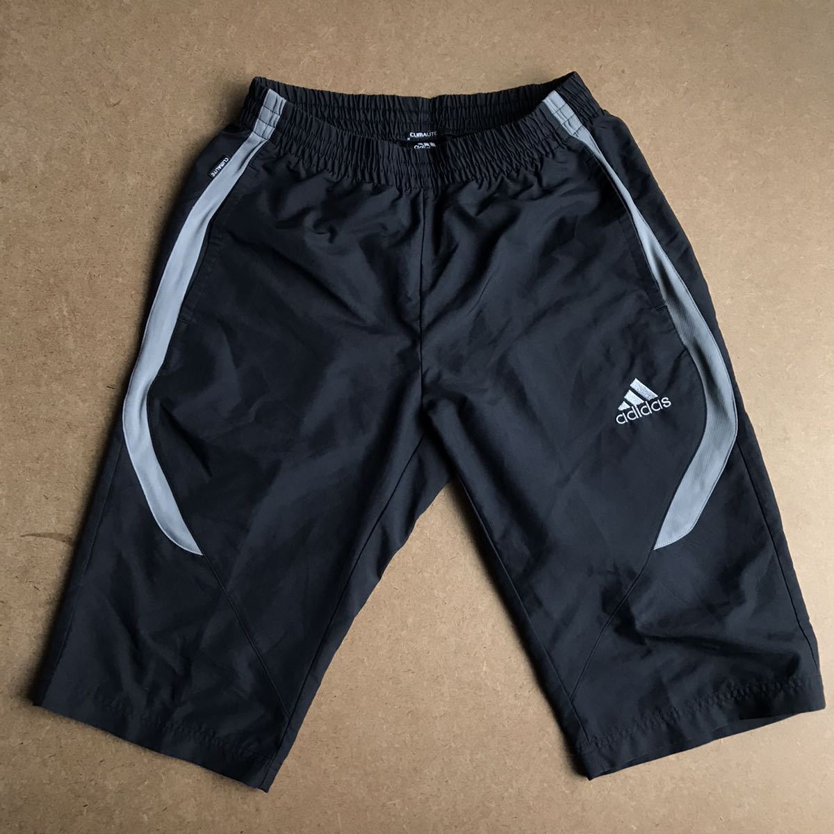 adidas シャカシャカパンツ ブラック グレー アディダス スポーツウェア ハーフパンツ ロゴ アディダス拍卖