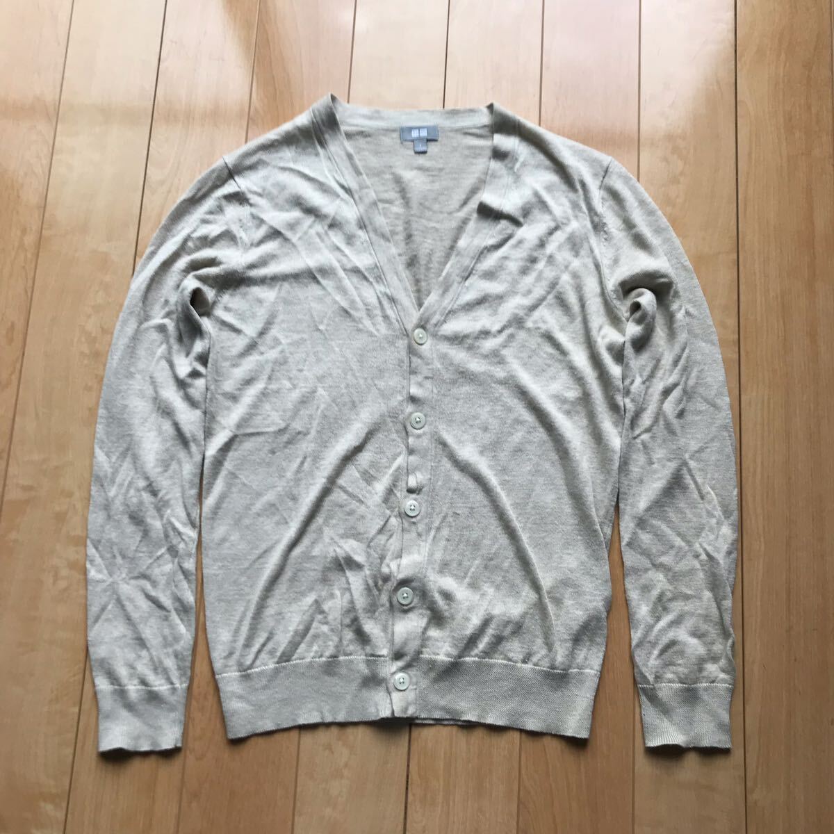 ユニクロ リネンコットンVネックカーディガン 定価2990円+税 127-1-333 メンズ S ベージュ拍卖