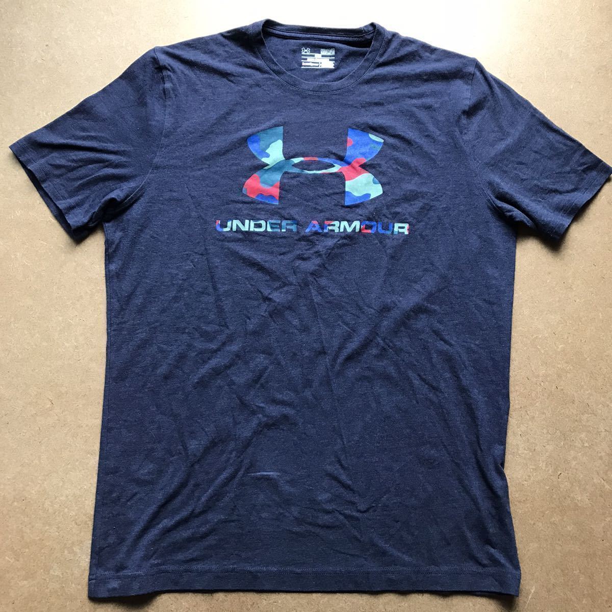 Under Armour ロゴTシャツ 半袖Tシャツ アンダーアーマー ネイビー 迷彩 ブルー レッド グリーン 半袖 Tシャツ Tee 紺色 トレーニング拍卖