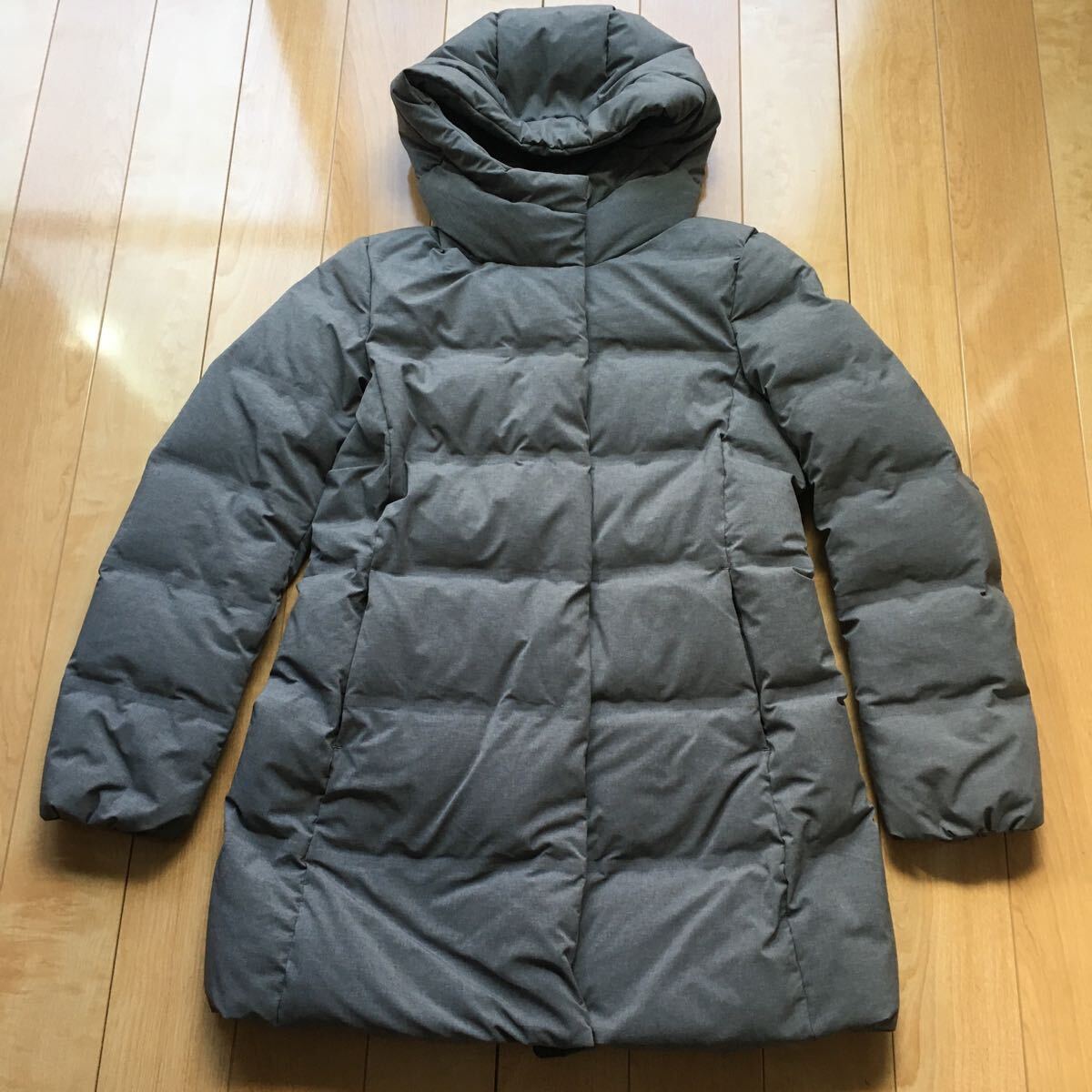 ユニクロ シームレスダウンショートコート 定価14900円+税 596-6-24 レディース S グレー拍卖