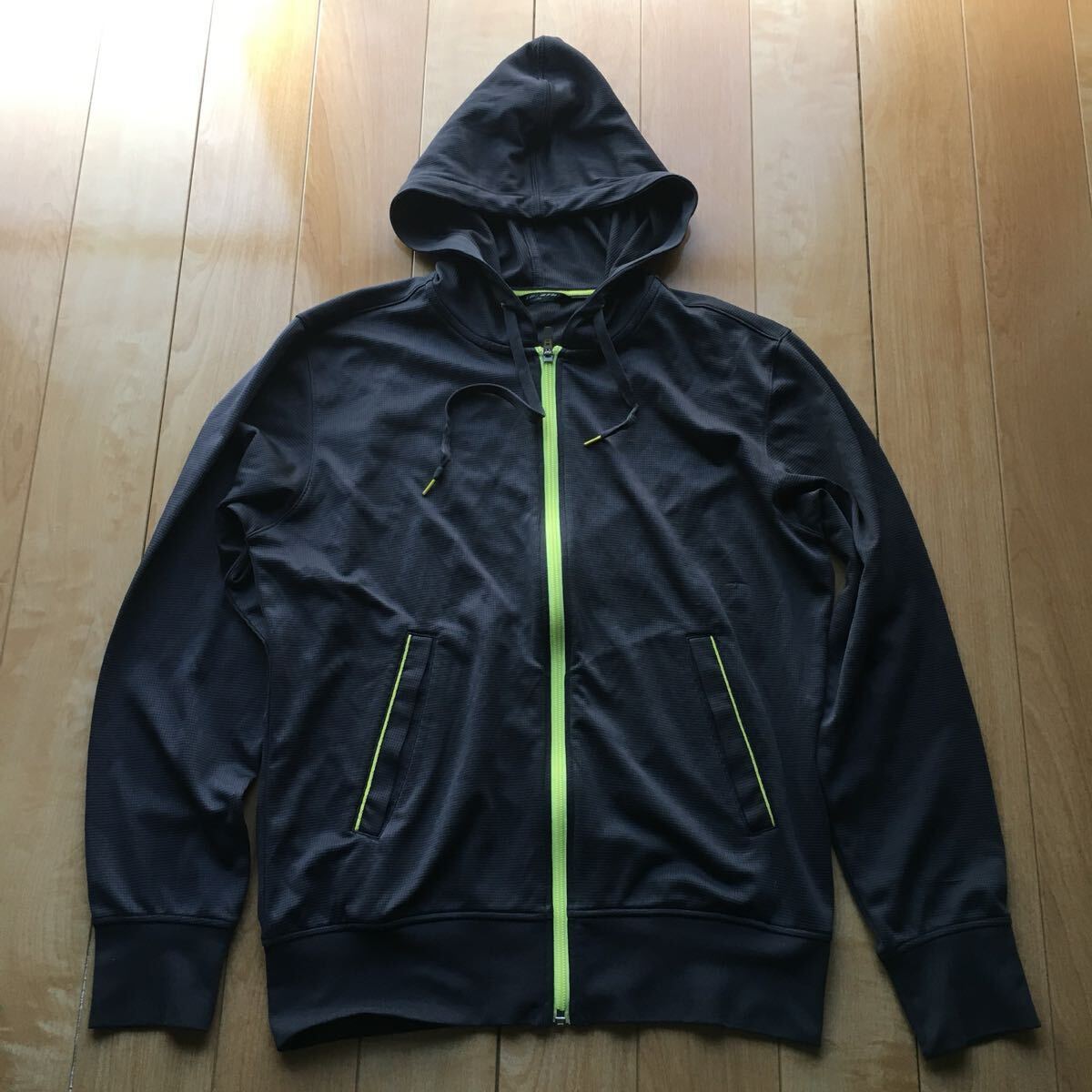 ユニクロ ジップアップパーカー 196-1-29 メンズ M拍卖