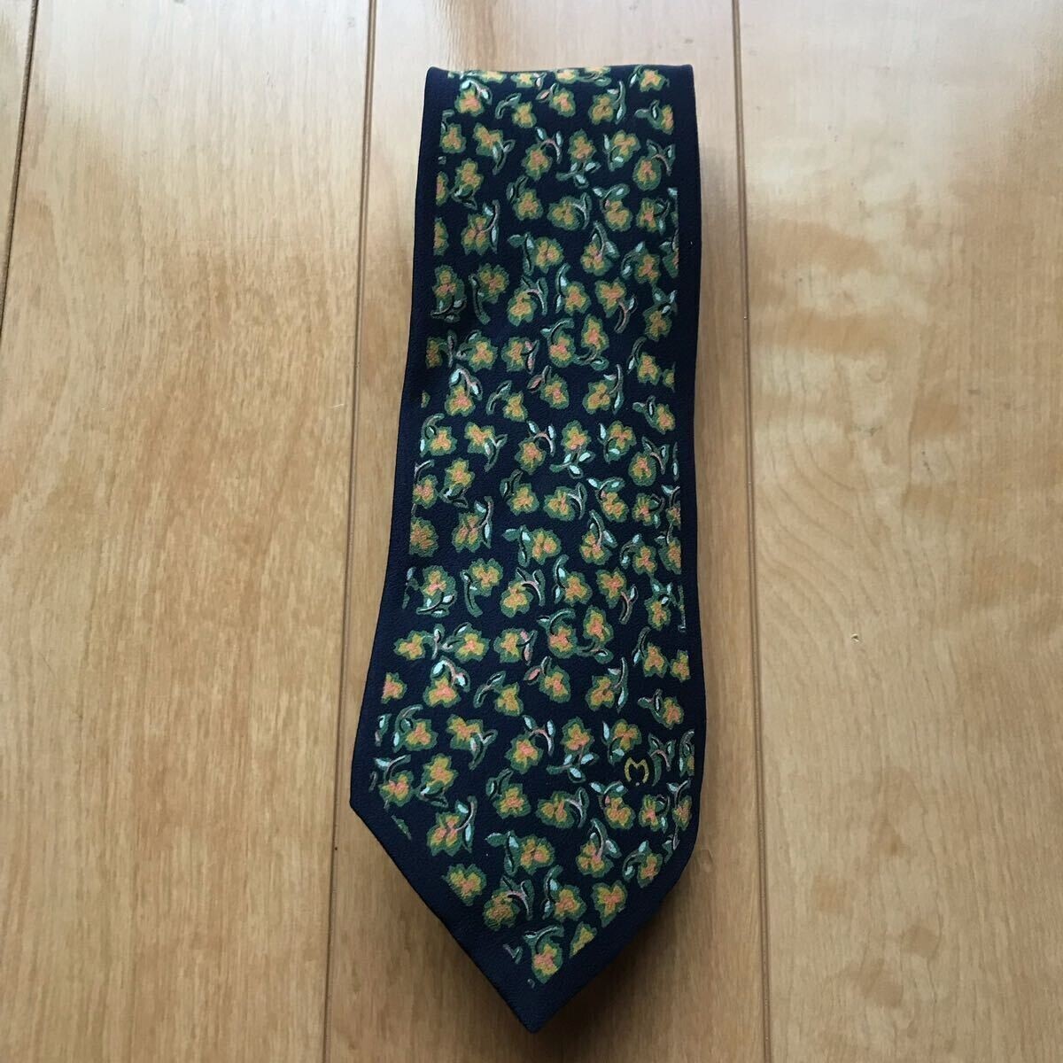 イタリー製 ミラショーン シルク100% 花柄ネクタイ 107-1-313 ネイビー イエロー グリーン拍卖