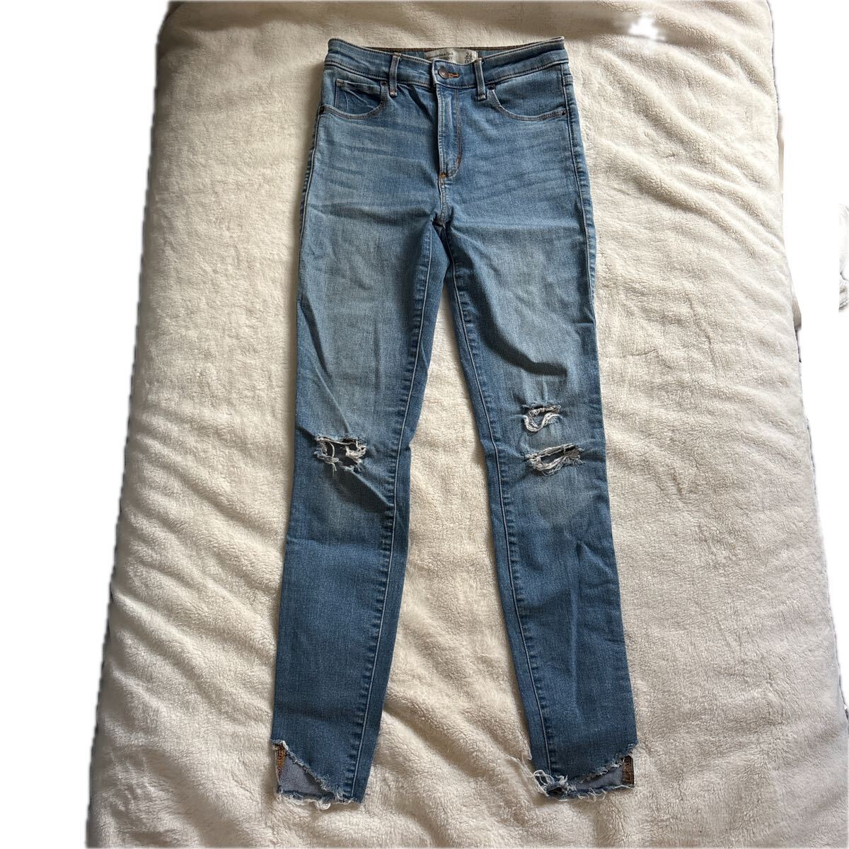 Abercrombie&Fitch アバクロ ダメージスキニーデニム 24拍卖