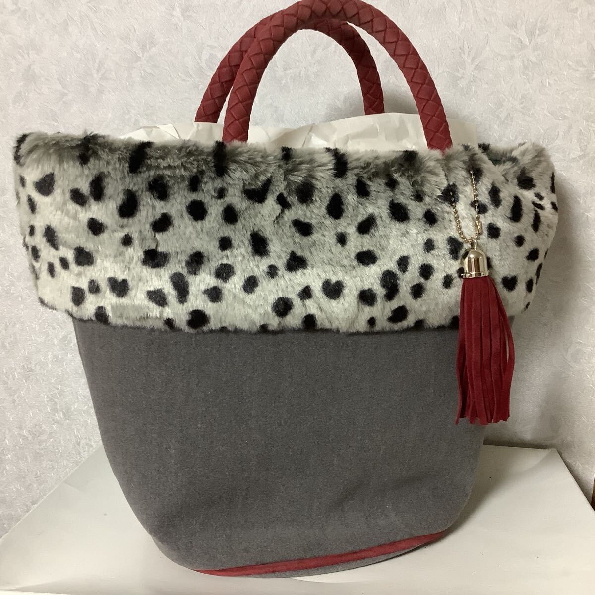 ハンドバッグ ヒョウ柄 ラブリー グレー レッドチャーム em拍卖