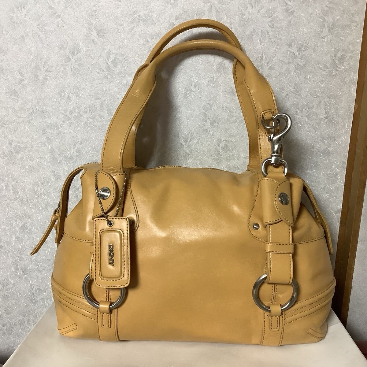 未使用 DKNY ハンドバッグ ミニボストンバッグ キャメルイエロー 牛革 レザー拍卖