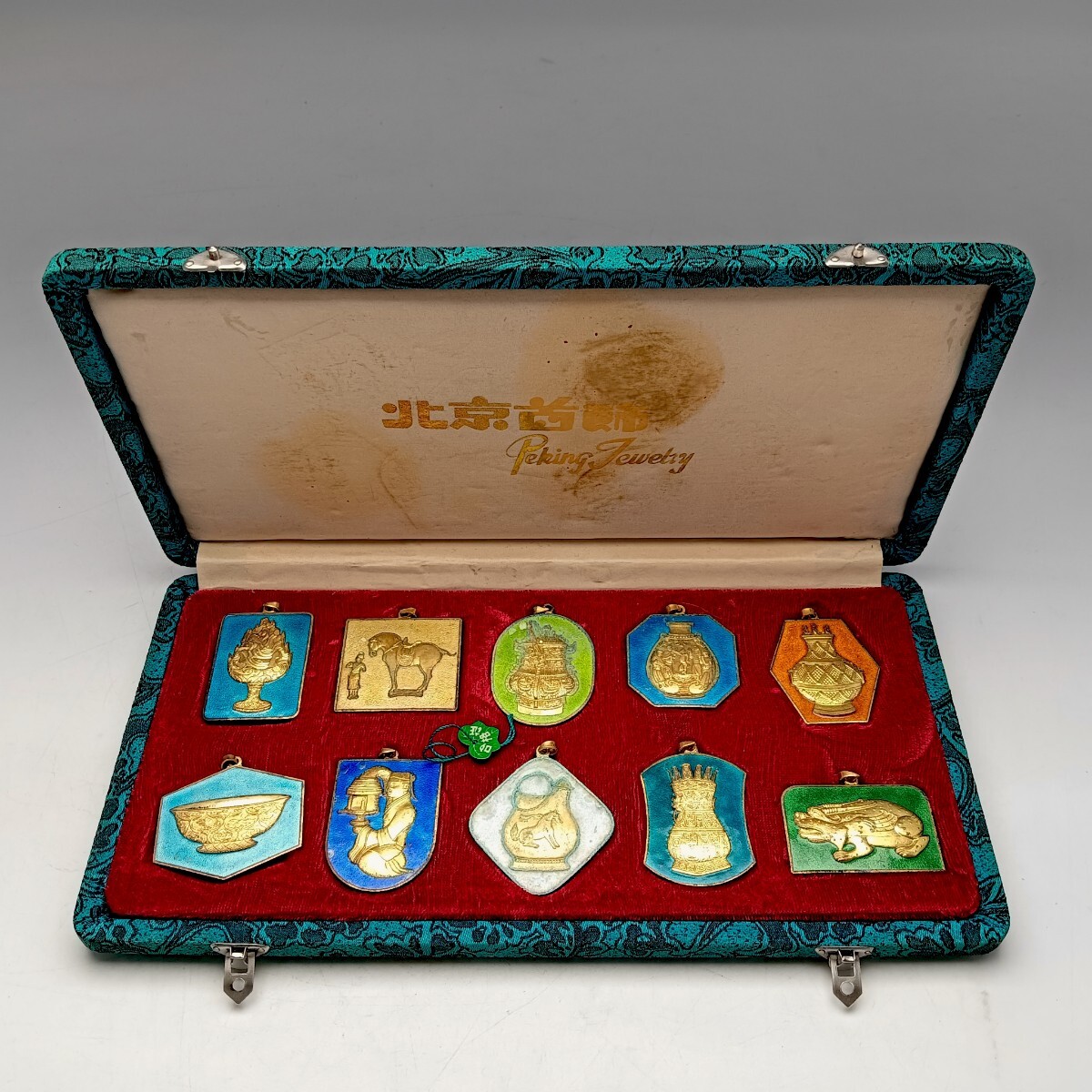 【A4203】北京首飾 ペンダントトップ アクセサリー 中国文物 金工彫刻 唐物 中国 セット 10個 重さ約187g拍卖