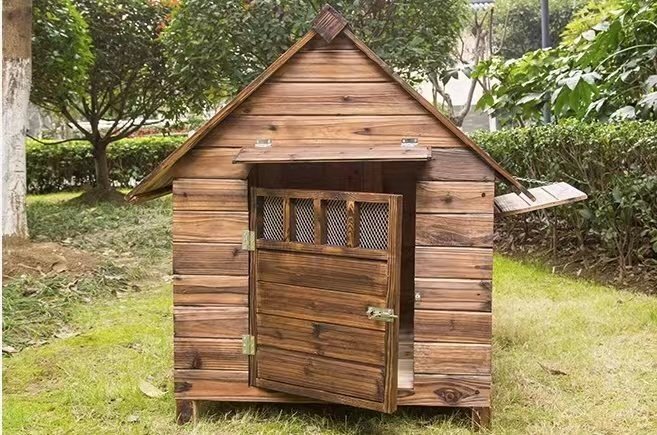 新入荷☆屋外用 耐候性 木製 天然木 犬小屋 ペットハウス ドッグハウス 犬舎 三角屋根 脚付き 中型犬 通気性 組み立て 夏は涼しく冬は暖か拍卖