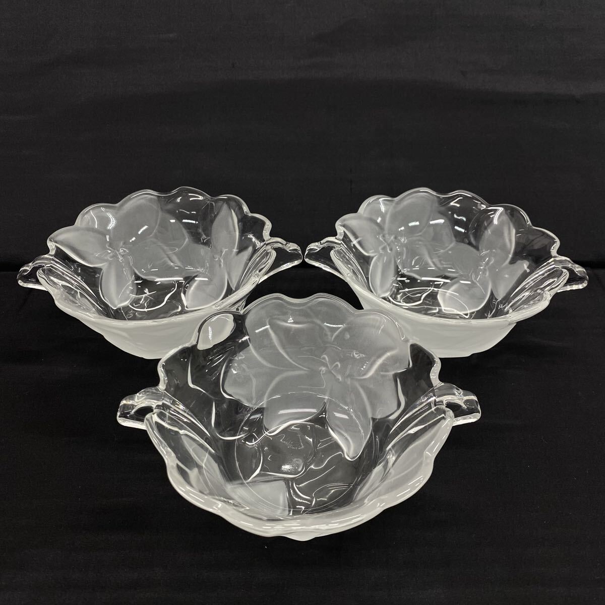 555 花柄 透かし デザート椀 デザート皿 小鉢 小皿 サラダボウル 3点セット まとめて ガラス製 食器 洋食器 径約12cm 現状品拍卖