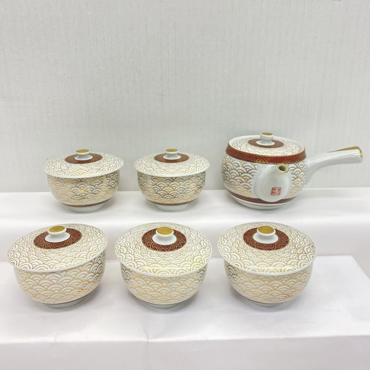 ★95 陶器 九谷焼 茶器 急須 湯呑み 金彩 赤絵 青海波 煎茶道具 茶道具 5客セット まとめて 和食器拍卖