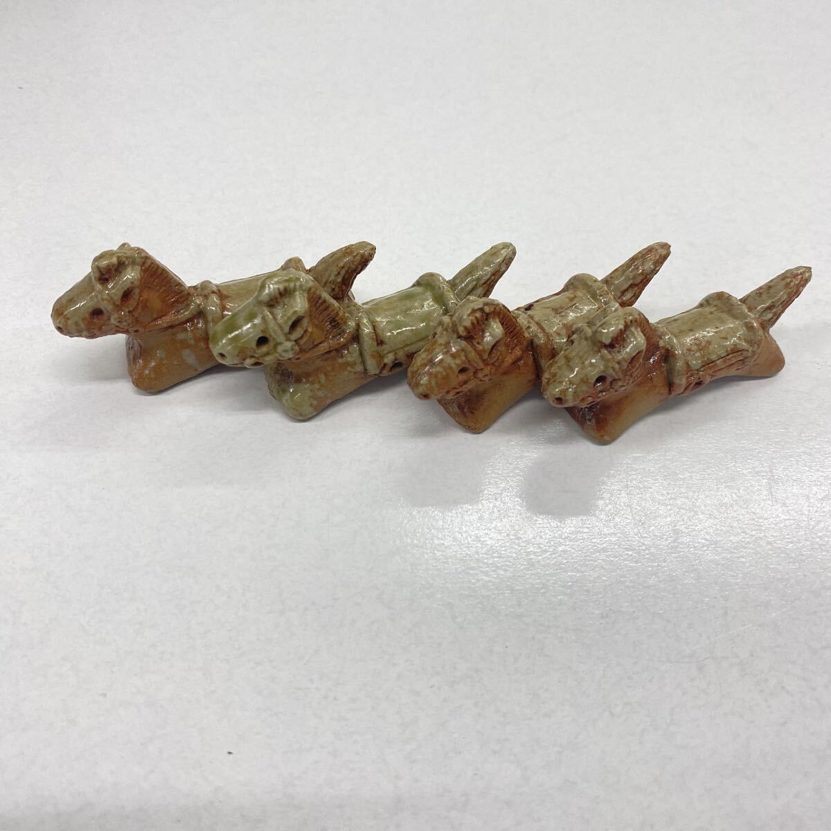 628 陶器 馬 箸置き テーブルアクセサリー 箸置 インテリア 置物 4個セット まとめて 拍卖