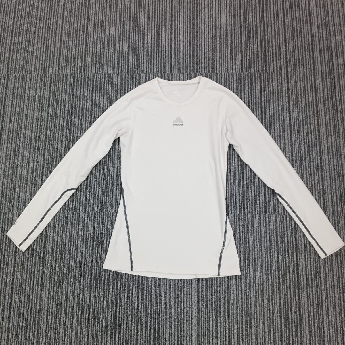 H24 adidas アディダス TECHFIT テックフィット ゴルフェア スポーツウェア 長袖 ホワイト トレーニング メンズ L GOLF ウエア拍卖
