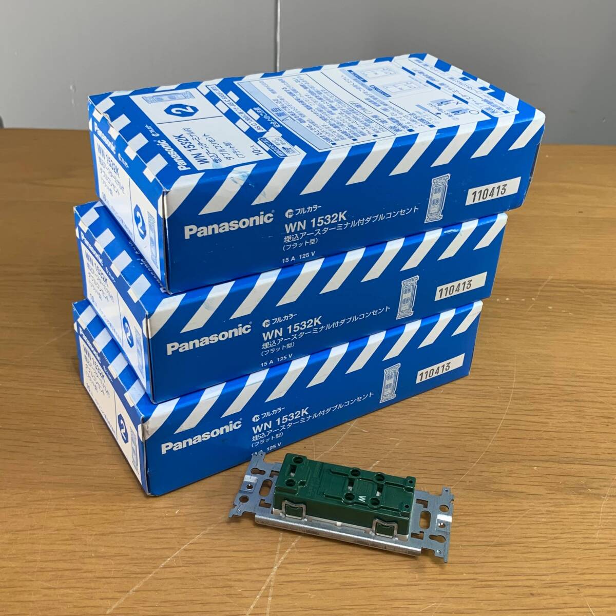 N3 Panasonic 埋込アースターミナル付ダブルコンセント WN1532K 10個入×3箱 ※オマケ1個 41017M08拍卖