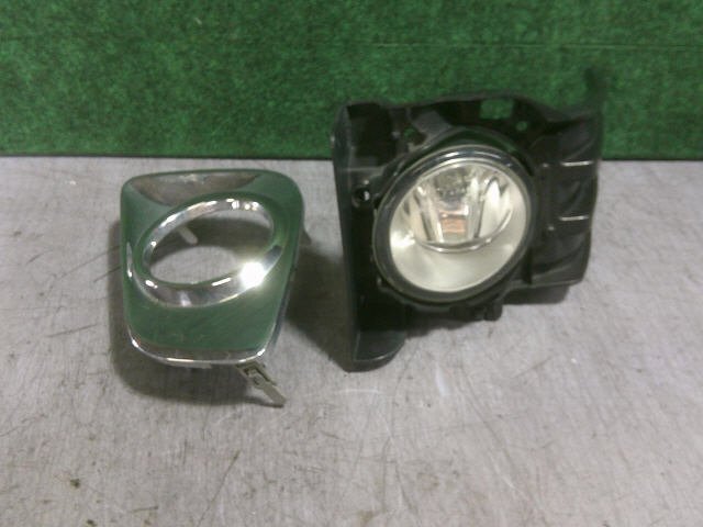 2kurudepa H22年 サイ DAA-AZK10 左 フォグ ランプ ライト 81220-0D042 ハロゲン バンパー取付タイプ ベゼル付き 9221拍卖