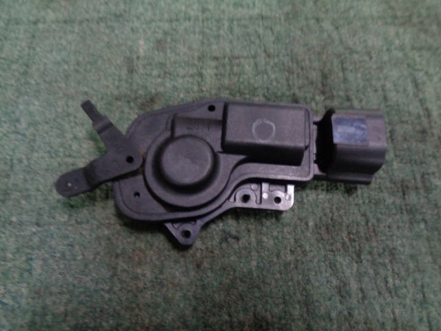 2kurudepa H17年 ミラ ジーノ DBA-L650S ドアロック ソレノイド 85460-B2010 8885拍卖