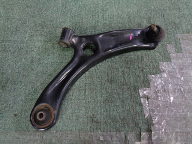 2kurudepa H26年 ワゴンR DBA-MH34S 右 フロント ロア ロワ アーム R06A 45201-85K11 8924拍卖