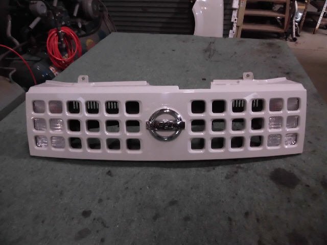 2kurudepa H15年 キューブ UA-BZ11 ラジエータ グリル 62310-3U000 ベージュ KJ7 7943拍卖