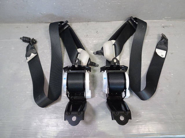 ハイエース 3DF-GDH201V リア シートベルト 令和5年 標準ボディ 1kurudepa拍卖