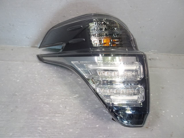 ヴェルファイア DBA-AGH30W 左 テール ランプ ライト レンズ 81561-58140 LED KOITO 58-69 前期 平成29年 1kurudepa拍卖