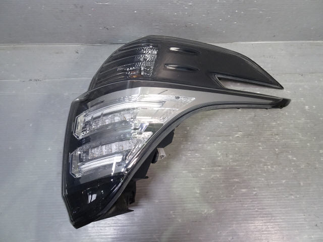 ヴェルファイア DBA-AGH30W 右 テール ランプ ライト レンズ 81551-58140 LED KOITO 58-69 前期 Z Aエディション 1kurudepa拍卖