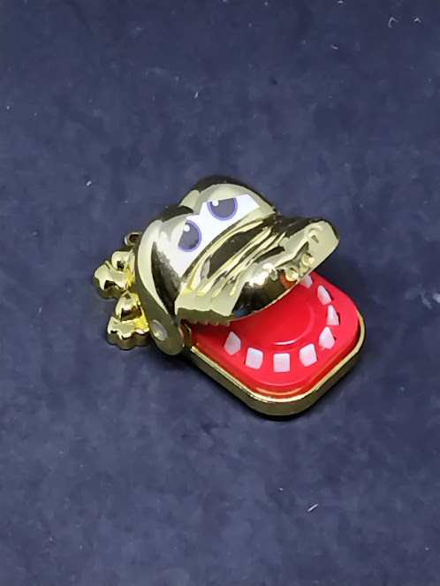 ワニの歯を押すタイプのロシアンルーレットのおもちゃ拍卖