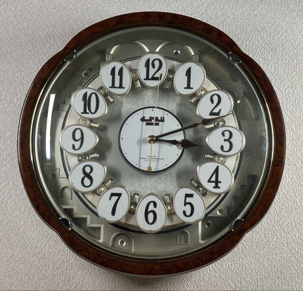 【美品】からくり時計 掛け時計 掛時計 電波時計 SmallWorld スモールワールド RHYTHM CITIZEN シチズン オーロラサウンド 30曲 廃盤 希少拍卖