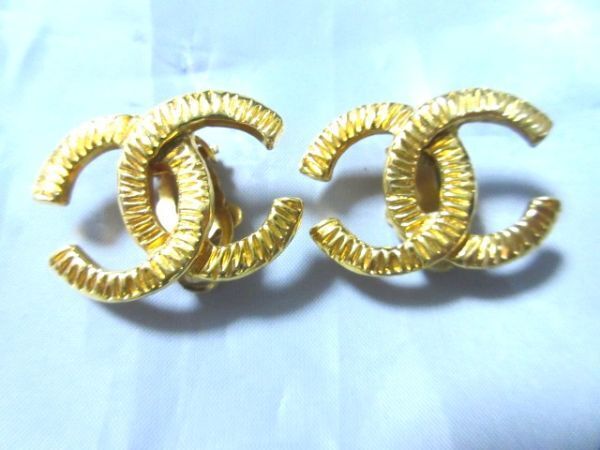 CHANEL シャネル デカココ ココマーク イヤリング バブル期 大ぶり ヴィンテージ 93P 幅 4cm ゴールドカラー 1483拍卖