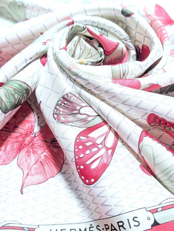 美品 HERMES エルメスカレ 90 FARANDOLE Butterfly バタフライ プロヴァンス地方の踊り 蝶々 シルク 100% スカーフ ピンク 1608拍卖