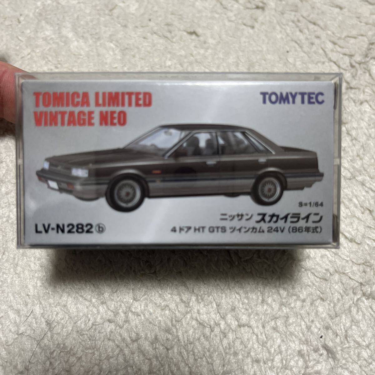 トミーテック TOMYTEC 1/64 トミカリミテッドヴィンテージネオ neo ミニカー lv-n282b 日産 スカイライン 4ドア HT GTS ツインカム 24V拍卖
