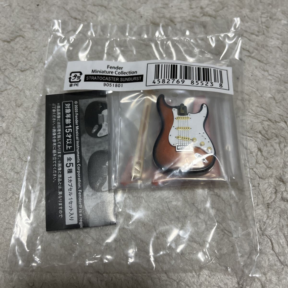 fender miniature collection フェンダーミニチュアコレクション ストラトキャスター サンバースト stratocaster sunburst 1/12 バンダイ拍卖