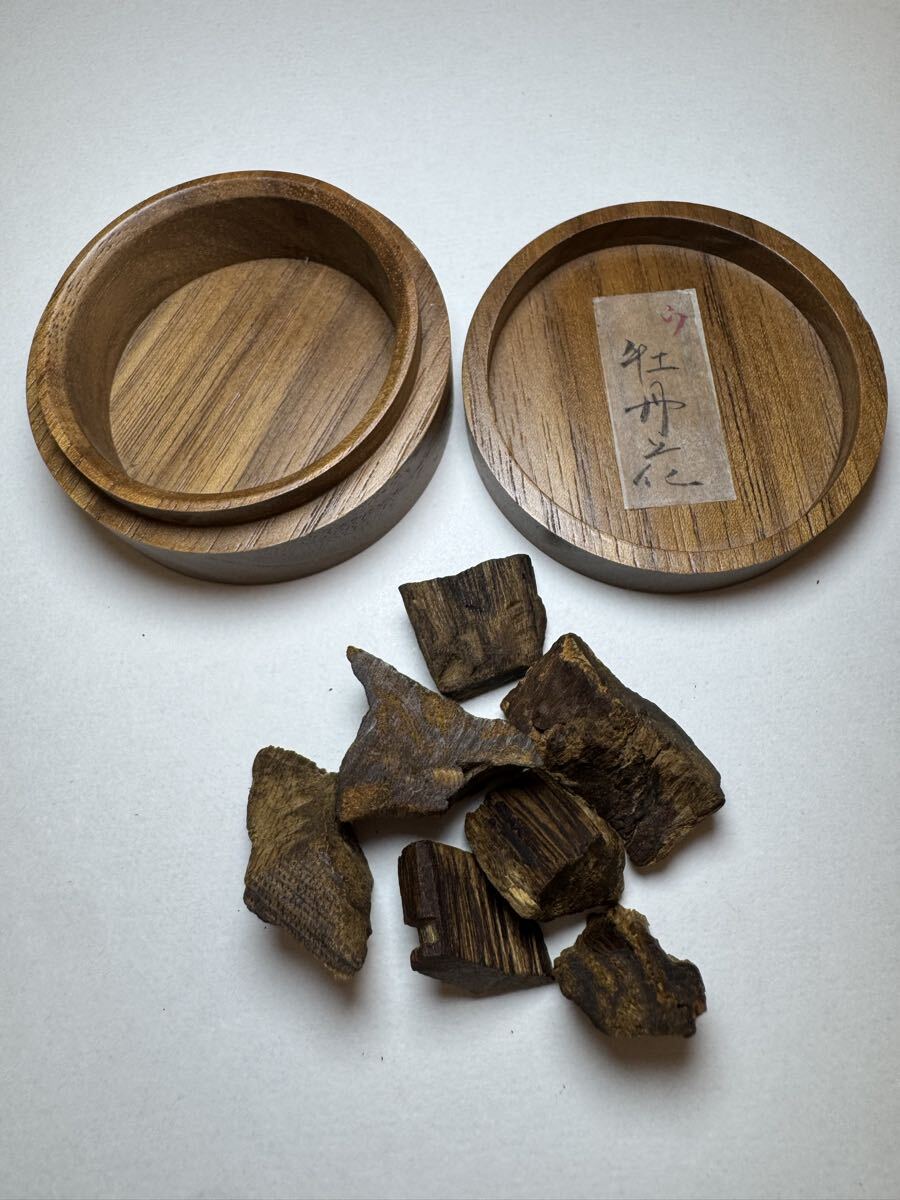 古渡命銘木 勅銘 名香 真那賀 銘【牡丹花】7.723g 香合付 # 香木*お香*沈香*伽羅*香道*聞香*六国五味*志野流*御家流拍卖