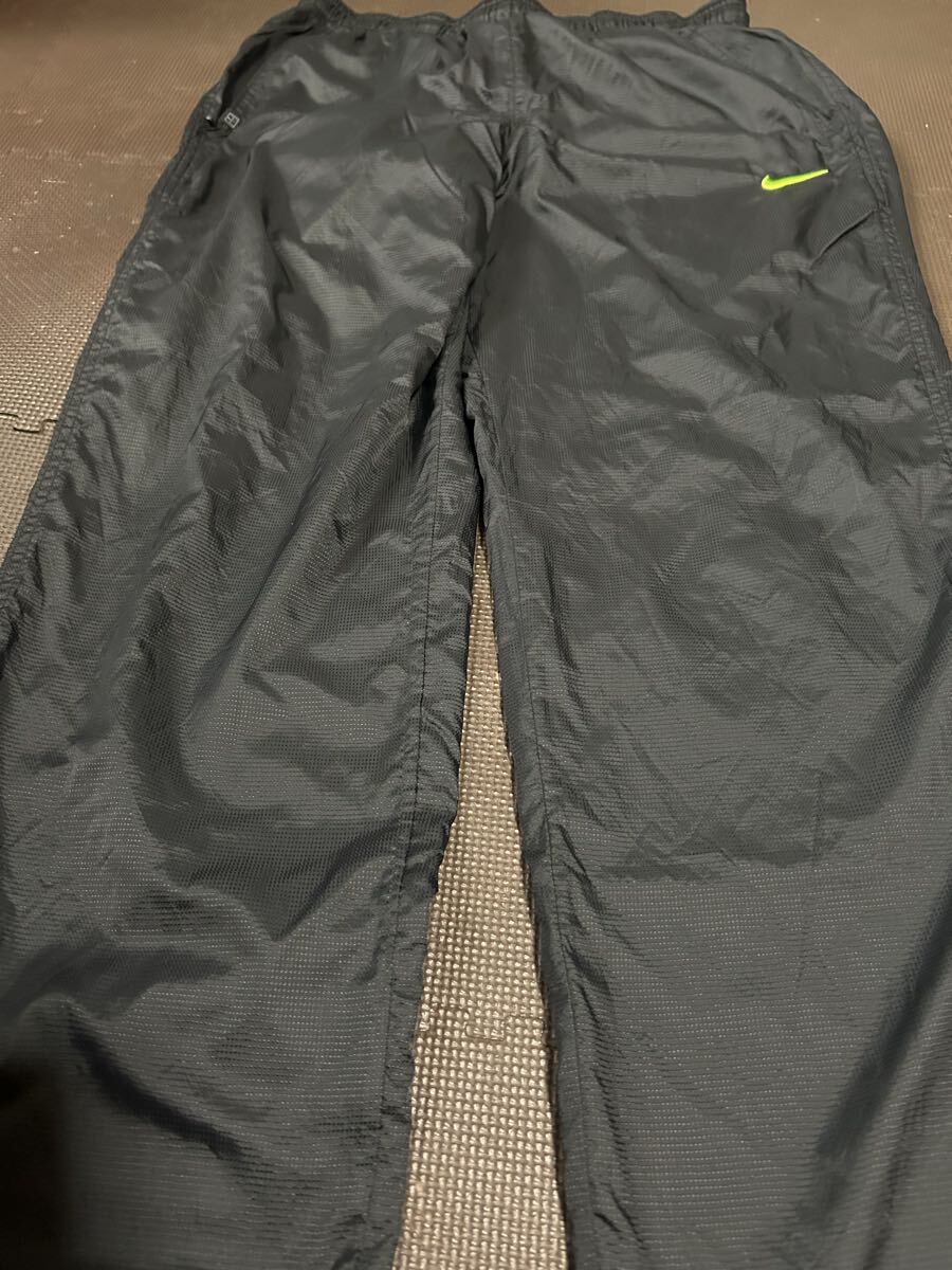 美品NIKE黒柄入り、ロゴ蛍光色(刺繍)ストレッチパンツ サイズL拍卖