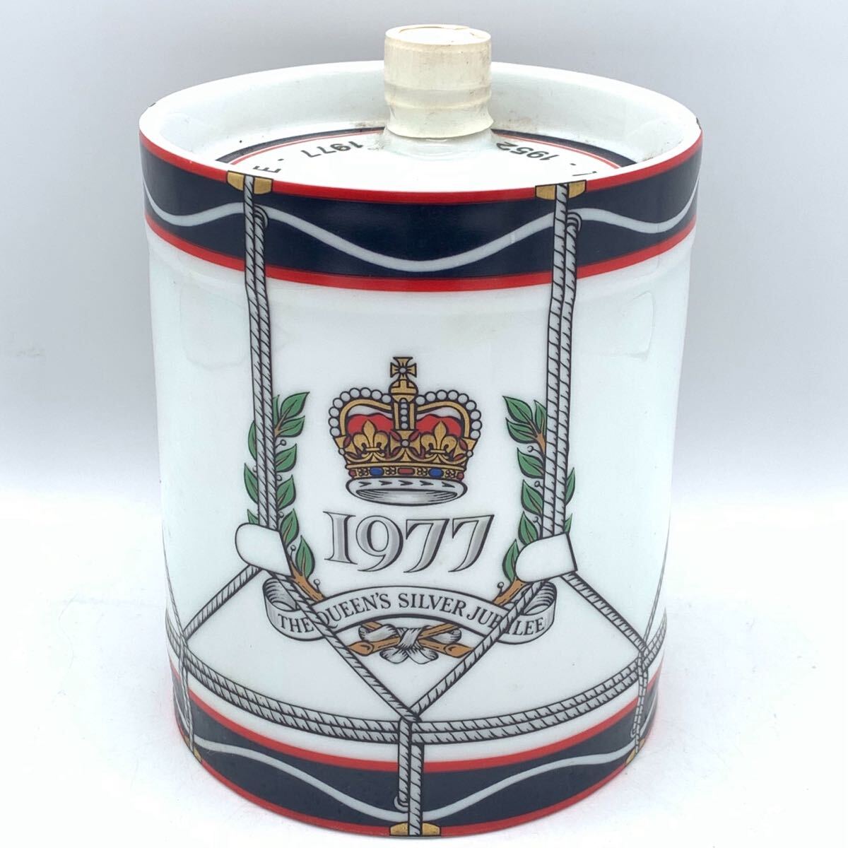 CAMUS カミュ QUEEN'S クイーン シルバー ジュビリー ドラム型 陶器ボトル 700ml 40% 拍卖