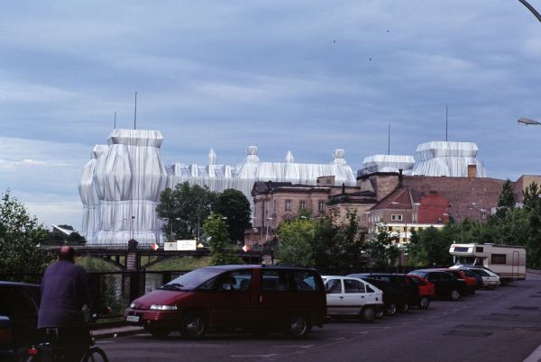 クリスト 「包まれたライヒスターク」(3) カラースライド 4枚 Christo Wrapped Reichstag クリスト・アンド・ジャンヌ=クロード拍卖