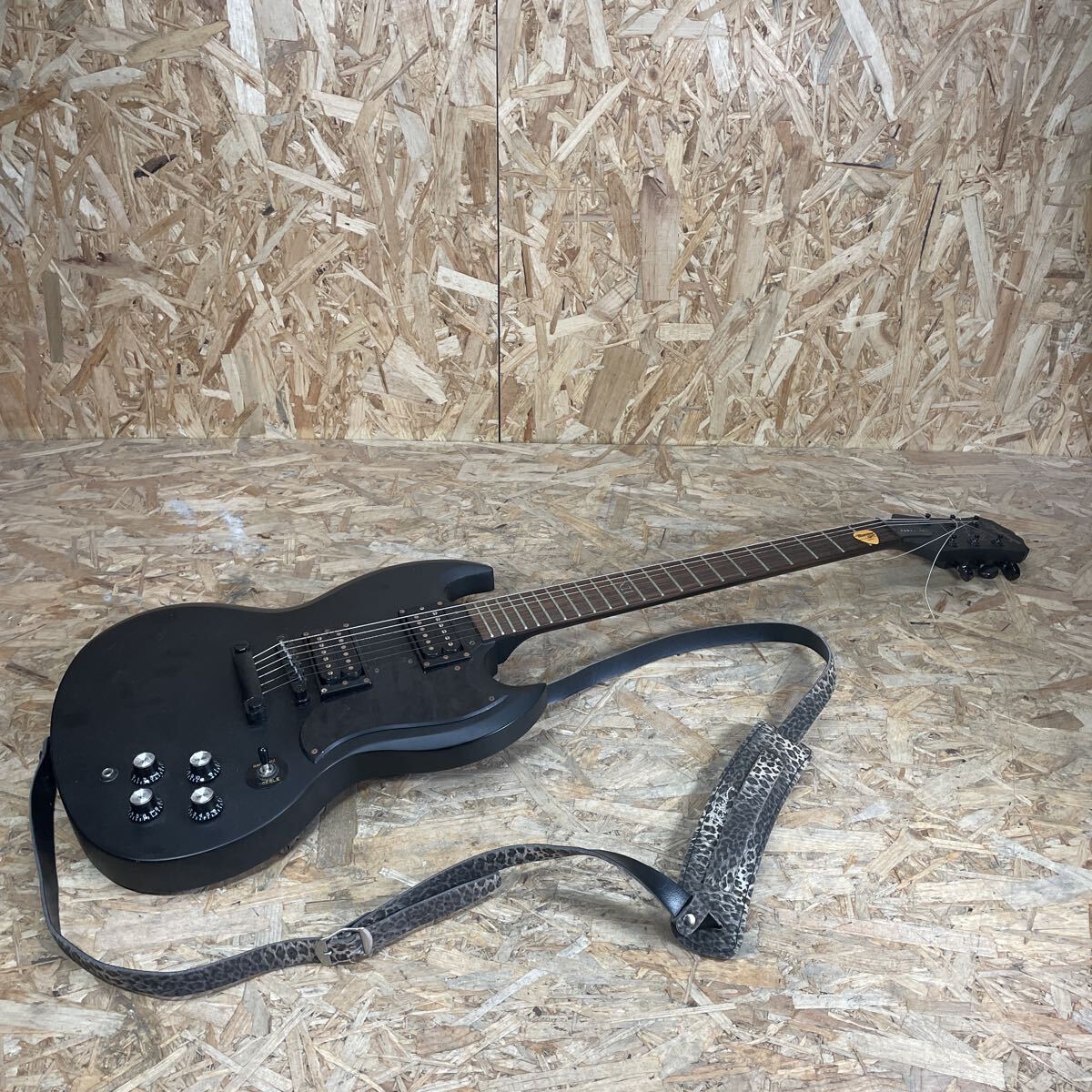 hdsa1023/1円〜/Epiphone/エピフォン/GOTH/Les Paul Studio/エレキギター/クロス/本体のみ/弦楽器/動作音出し未確認/現状品拍卖