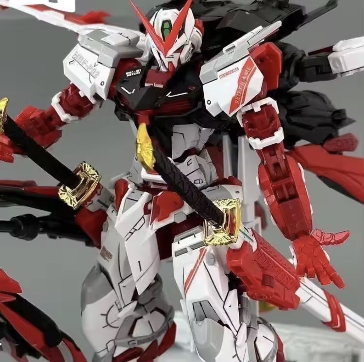 海外製 メタルビルド 仕様 1/100 プラモデル ガンダムアストレイ レッドフレーム改拍卖