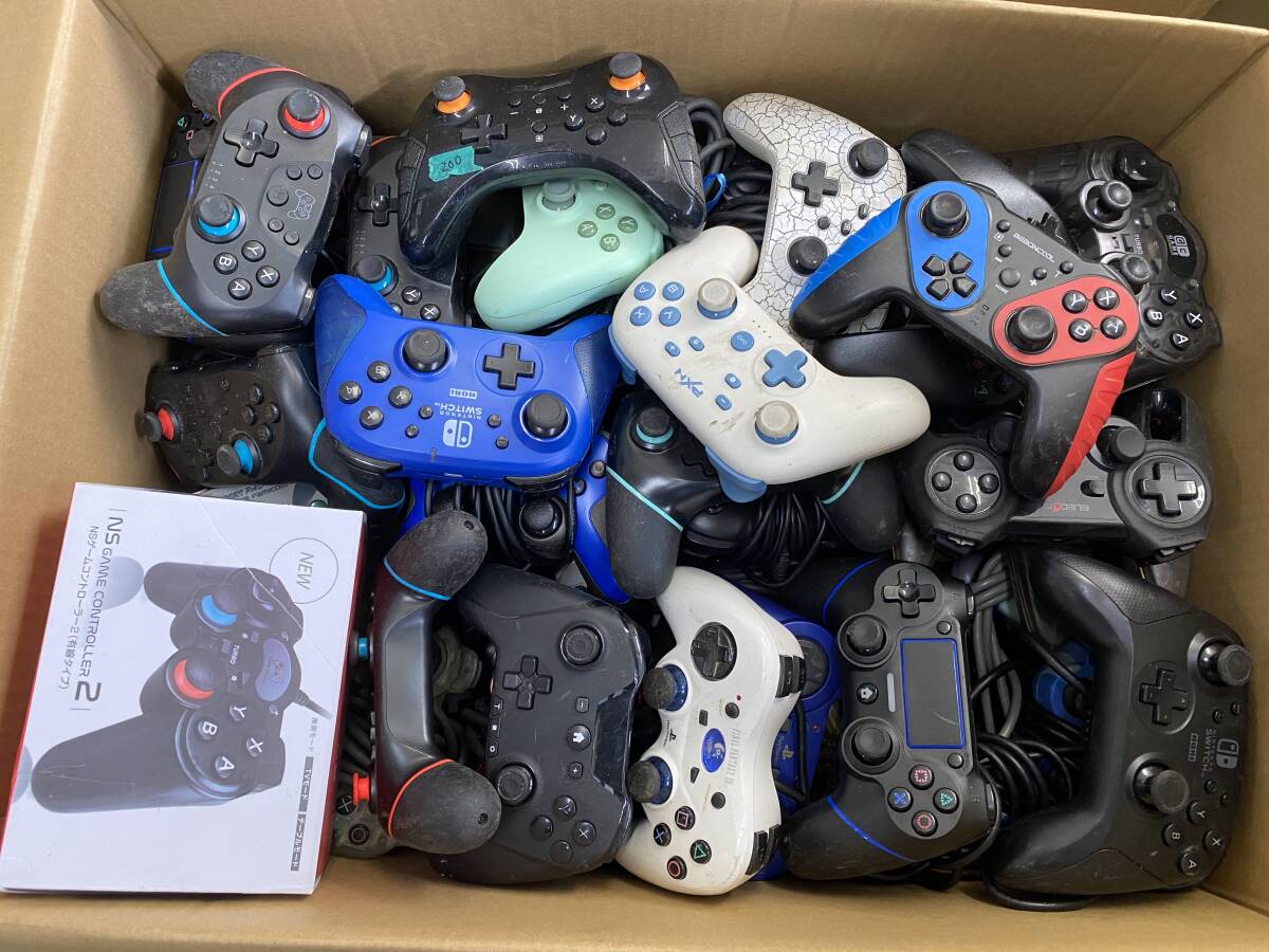 互換/社外コントローラー HORI/ASCLLなど 140サイズ まとめ売り 大量 動作未確認 ジャンク PS4/PS3/PS2/switch他【y3-884/0/0】拍卖