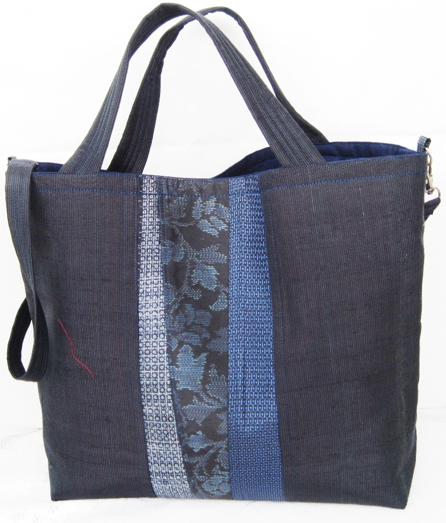 布乃言葉*徒然なるままに...”・。トートバック・”絹袴袴布と藍大島紬(2way・紐は取り外し可能)”ハンドメイド作品拍卖