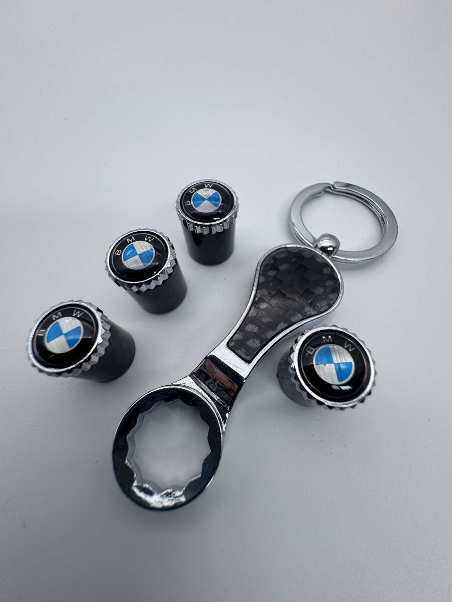 ゆうパケット送料込み BMW リアルカーボンエアバルブキャップ1台分 4個セット ロゴ付き 盗難防止バルブ二重構造拍卖