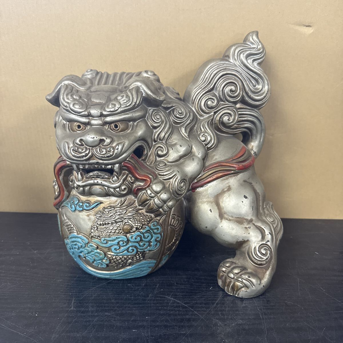 UTT613 玉乗り獅子 置物 縁起物 魔除け 唐獅子 狛犬 陶器製 インテリア オブジェ 幅30cm 高さ30cm拍卖