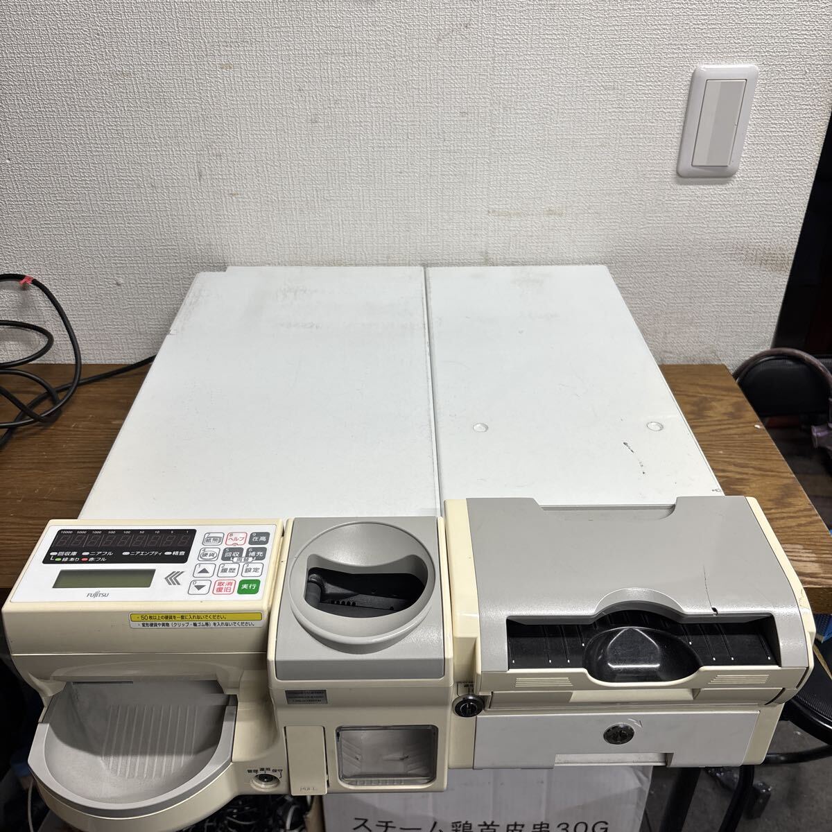 UTN822 富士電機 自動釣銭機セット 硬貨釣銭機 紙幣釣銭機 ECS-77F 通電のみ確認済み 現状品拍卖