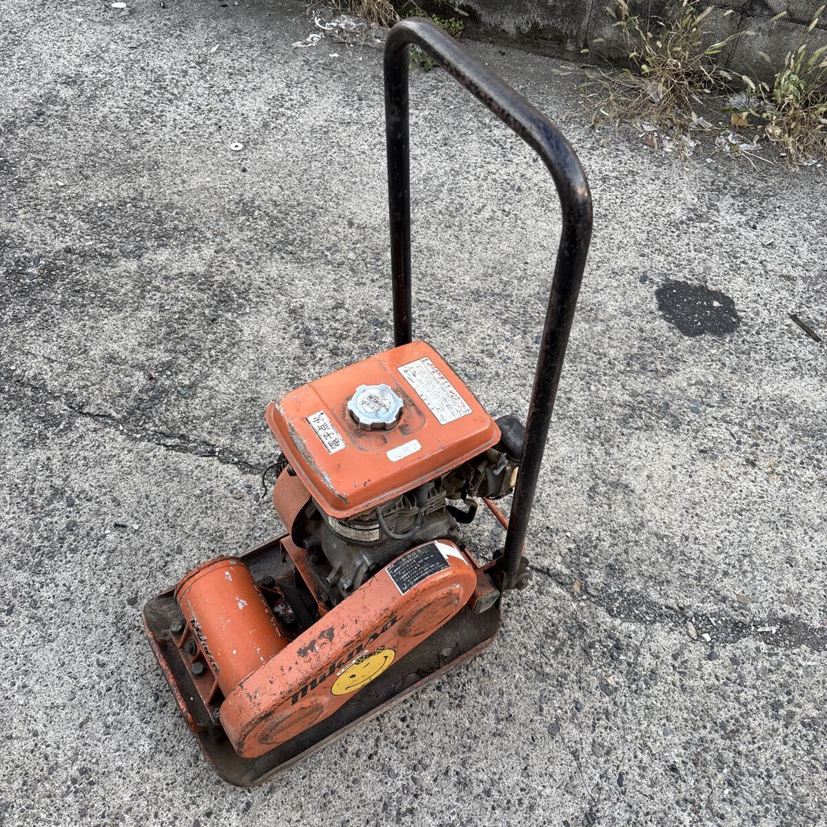 UTN798 【直接引取限定】MIKASA 三笠産業 プレートコンパクター 転圧機 MVC-60 道路舗装 建設 土木 始動確認済み拍卖