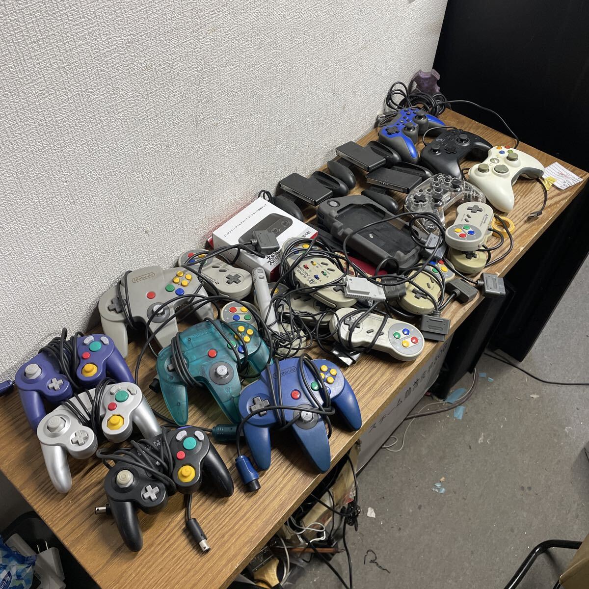 UTT671【まとめ売り★】 コントローラー ゲーム Nintendo 任天堂 64 ファミコン Xbox Switch 等まとめ 未検品 現状品拍卖