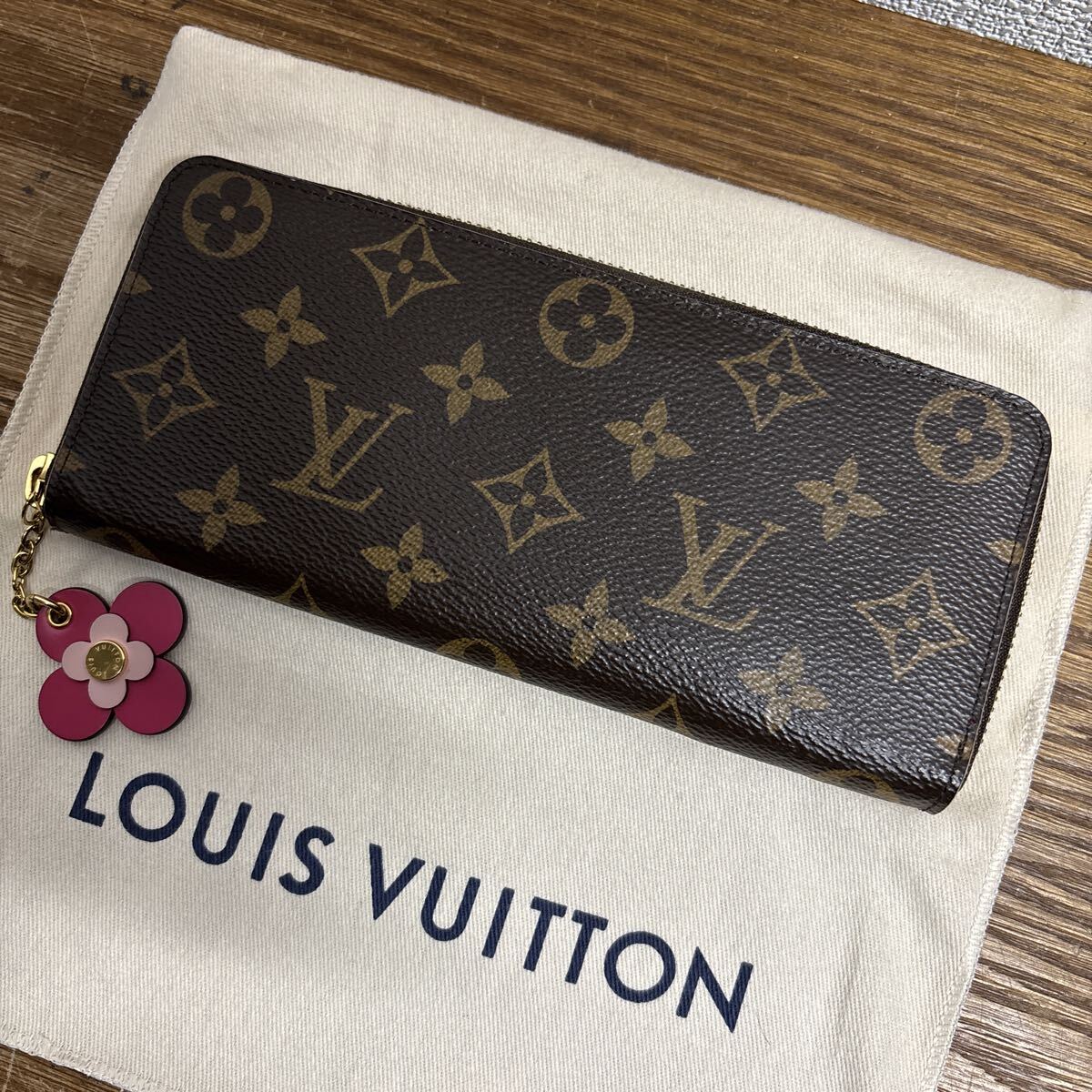 UTN874 LOUIS VUITTON ルイヴィトン モノグラム 長財布 ラウンドファスナー ポルトフォイユクレマンス フラワーチャーム付拍卖