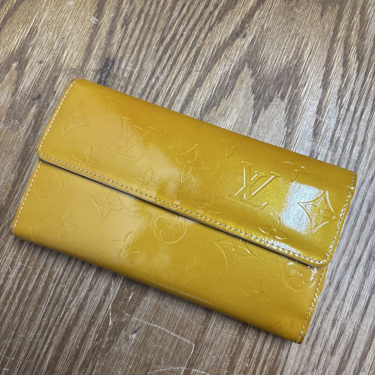 UTN875 LOUIS VUITTON ルイヴィトン モノグラム ヴェルニ ポルトフォイユ サラ 長財布拍卖