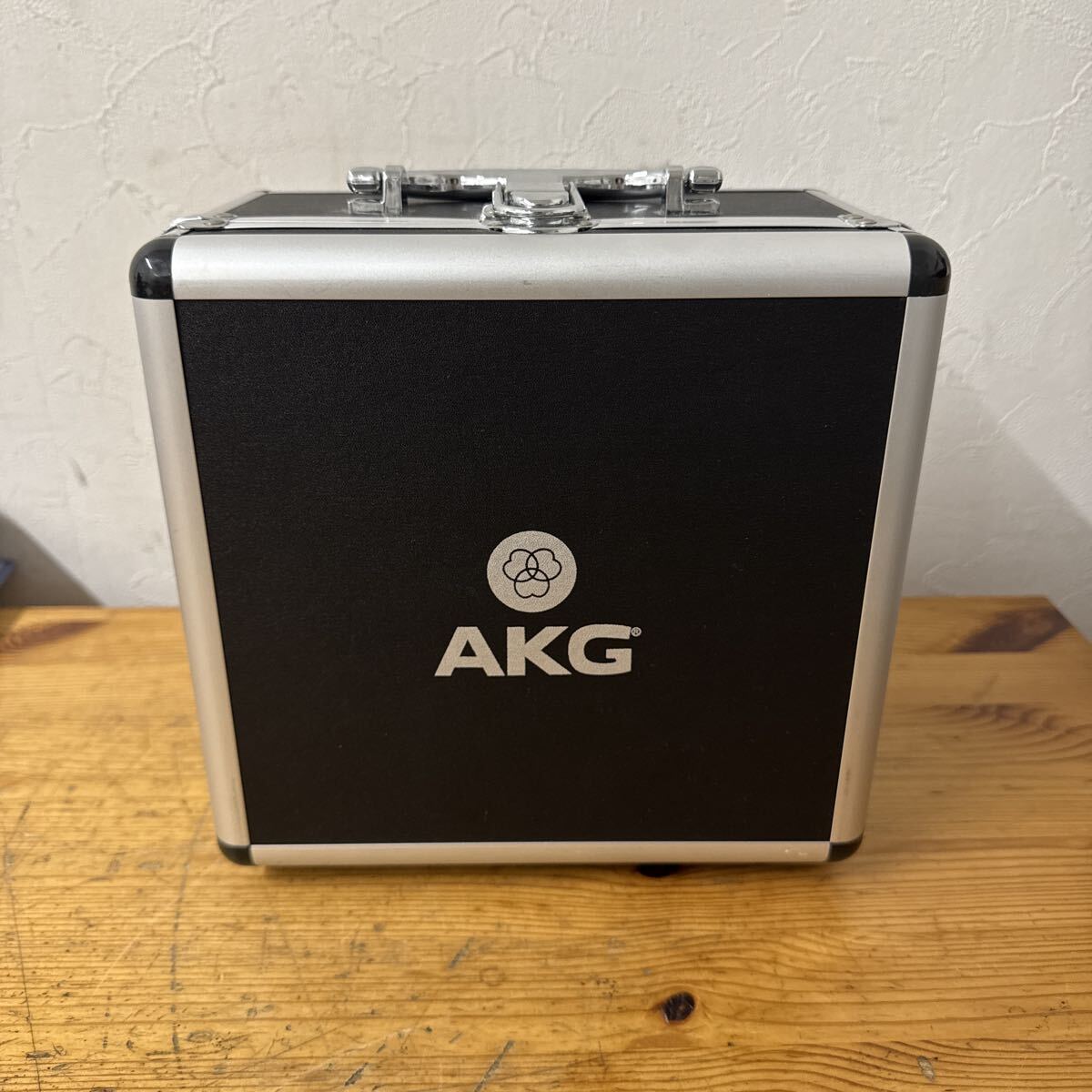 UTF7 AKG アーカーゲー コンデンサーマイク P220 音響機器 ハードケース付き 動作未確認 現状品拍卖