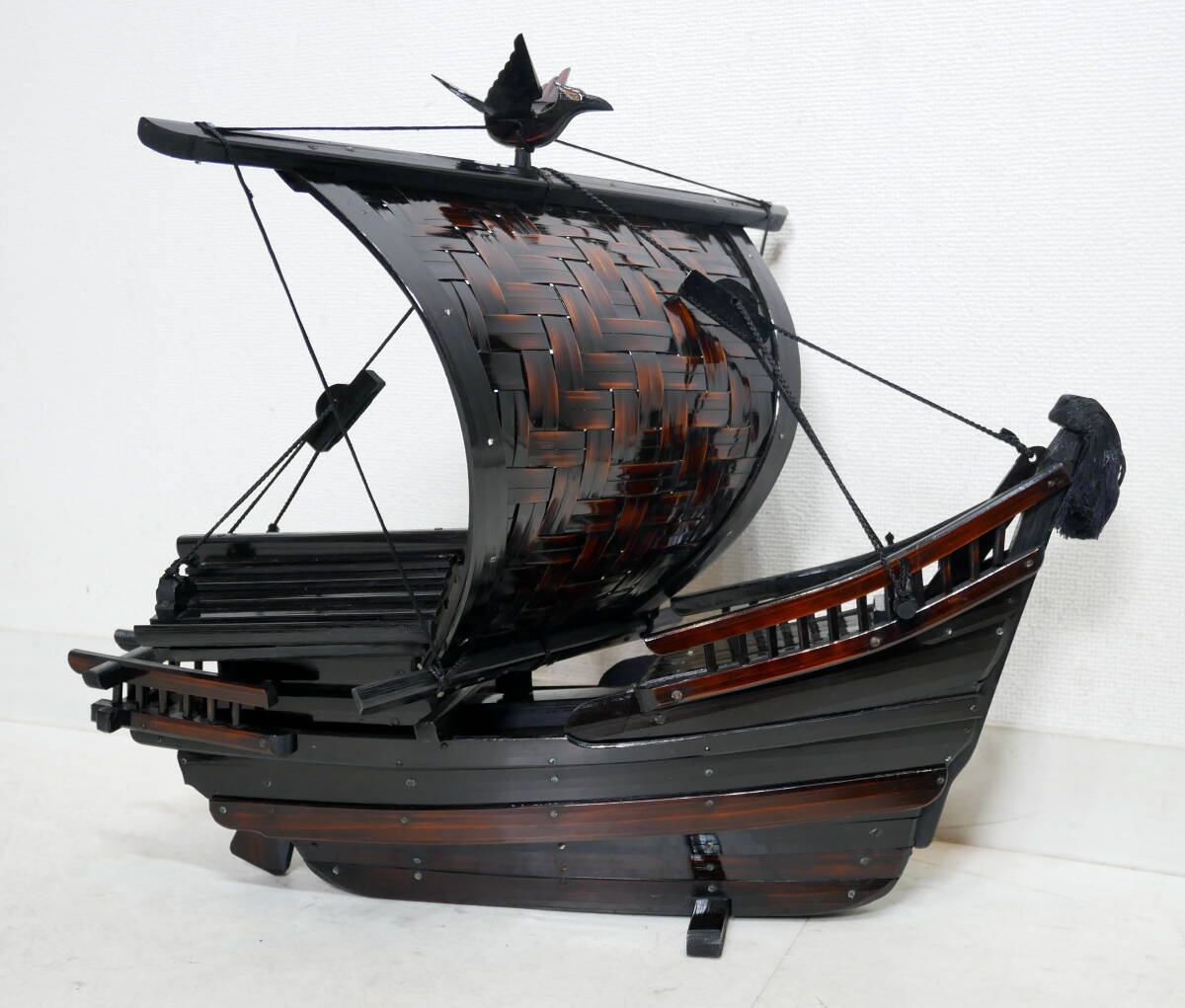 ▲(R709-H50) 現状品 竹編み造り 御用船 帆船 竹細工 籐編 屋形船 アンティーク 置物 オブジェ 全長約42cm 高さ約35cm拍卖