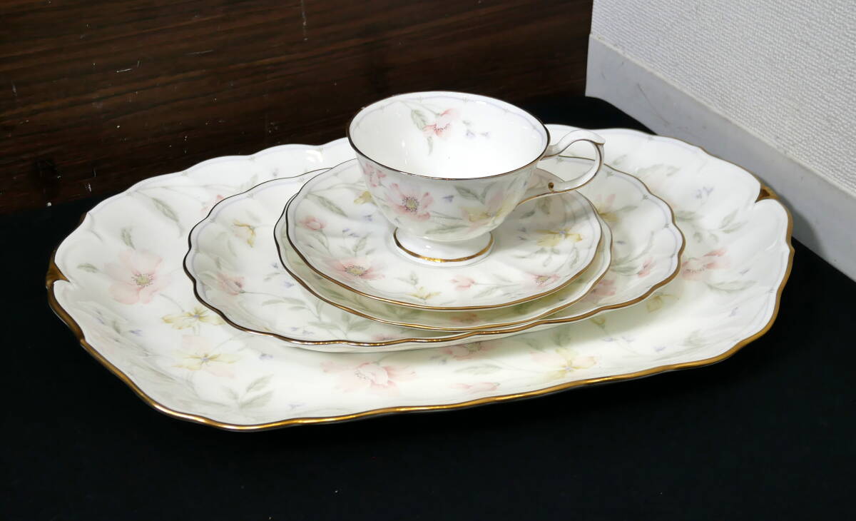 ▲(R708-H120) NARUMI ナルミ BONE CHINA オーバルプレート 大皿 花柄 金彩 約38cm/約25.5cm カップ&ソーサー まとめセット拍卖