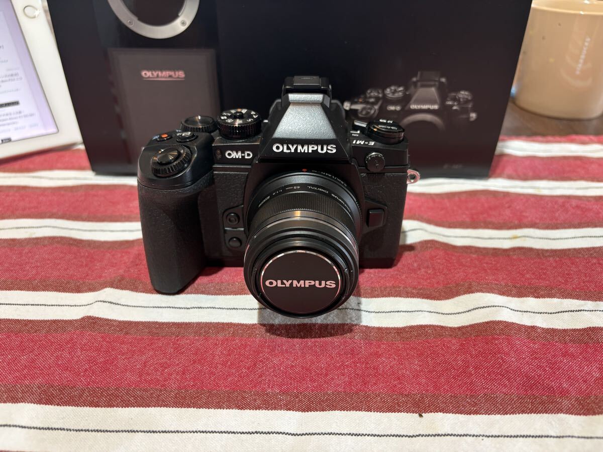 OM-D E-M1 12-40mm F2.8 レンズキット 45mm F1.8拍卖